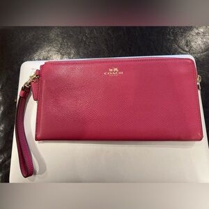 Large Coach Pink Pebbled Leather Large Wristlet Zip Wallet | Gold Hardware NWOT